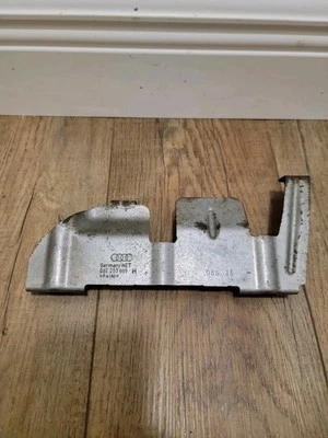 05-2019 Audi A4,S4,A5,S5,Q5,SQ5,A6,A7,A8 3.0 3.2 Right Engine Exhaust Heatshield - Image 1 of 4