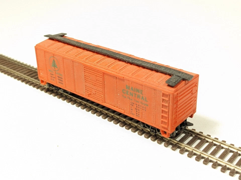 MODEL POWER N Scale 40' Box Car MAINE CENTRAL #14785 Kadee Couplers USED: Good - Image 1 of 4