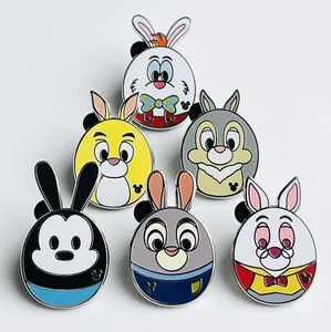 Disney 2023 Huevos de Conejo Ocultos Mickey Cast Pin Misterio Juego Completo con Completador - Imagen 1 de 8