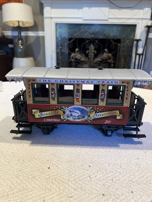 LGB 33075 G Scale 2001 Christmas Passenger Train Car - Image 1 of 4