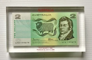 Encased Australia 2 Dollars Bank Note 1966-1988 In Excellent Condition - Picture 1 of 7