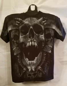 T-SHIRT - TRIPLE SKULLS - "M" - SCHWARZ/GRAU - 1/SEITIG - FULL FRONTAL PRINT - NEU* - Bild 1 von 1