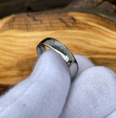 Anillo pulido brillante, alianza de boda de titanio, perfil de cúpula bajo/delgado, 5 mm Foto 1 de 4