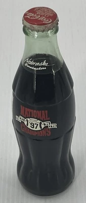 Botella clásica de Coca-Cola completa Nebraska Cornhuskers National Champions 1997 8 oz. Foto 1 de 4