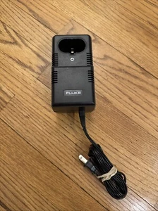 Genuine Fluke PM8906/803 120V Ni-Cd Quick Charger - Picture 1 of 7