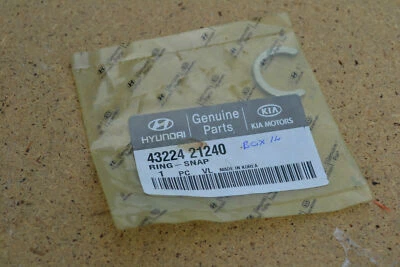GENUINE BRAND NEW KIA RIO 2011-2014 RING-SNAP - Image 1 of 2