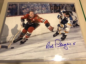 Chicago BLACKHAWKS Bobby HULL #9 CHASED by BLUES Bob PLAGER SIGNED 8X10 Holo COA - Picture 1 of 3
