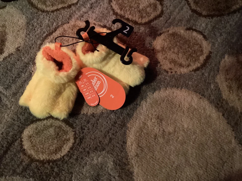 Zapatillas de pato de felpa amarillas para niños pequeños Wonder Nation talla 2 nuevas. Foto 1 de 1