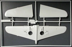 AMT/Ertl 1/48th Scale CURTISS P-40F - Parts Tree B from Kit No. 8795 - Picture 1 of 1