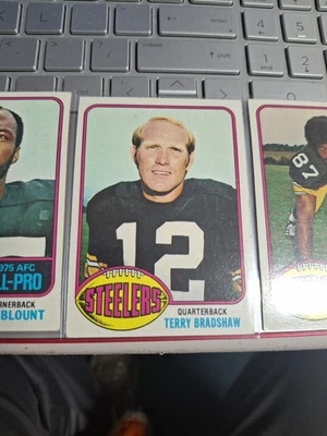 PITTSBURGH STELLERS 1976 TOPPS TEAM SET {missing 2 players for complete team) - Image 1 of 4