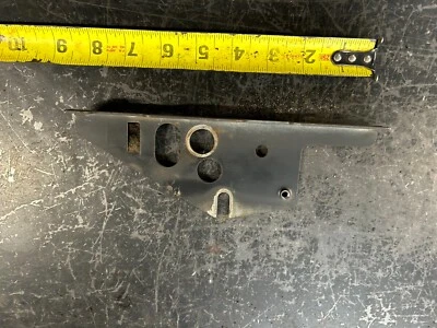 Soporte filtro de aire John Deere 316 18 hp Onan #HE140-1961 Foto 1 de 4