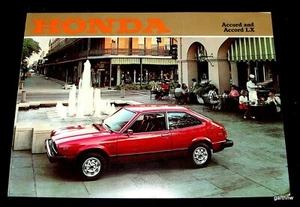 HONDA ACCORD & LX 1977 PICTORIAL AUTOMOBILE BROCHURE WITH SPECS & FEATURES - Picture 1 of 2