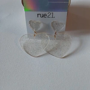 Pendientes Rue 21 Acrílico Transparente Brillo DOBLE Corazón Perforados 2X2" - Imagen 1 de 2