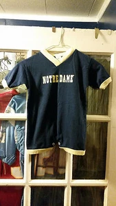 VINTAGE Notre Dame Fighting Irish Säugling Kleinkind Strampler von Little King FBS NCAA - Bild 1 von 4