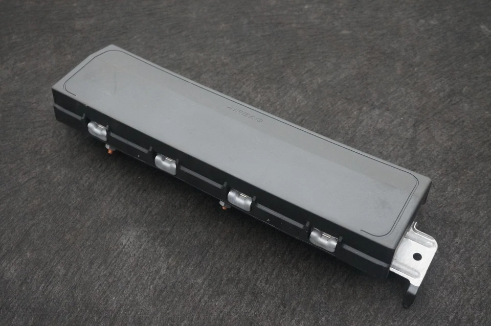 Airbag dianteiro direito passageiro joelho inferior 72129297724 BMW M550I xDrive G30 2018-23 - Imagem 1 de 4