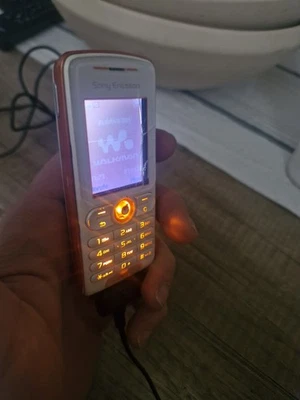 Sony Ericsson W200i 27MB - Weiß (Ohne Simlock) - Bild 1 von 3