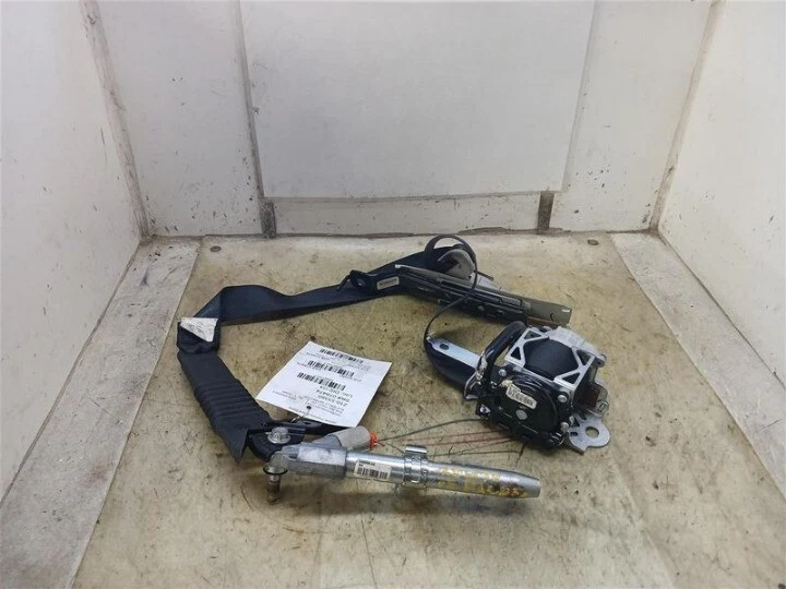 2014-2016 Mazda 3 Left Front Driver Seat Belt Retractor Black OEM — 第 1/4 张图片