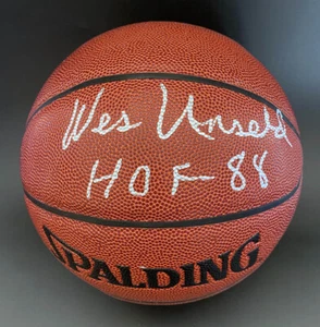 Wes Unseld SIGNED I/O Basketball +HOF 90 Washington Bullets PSA/DNA HANDSIGNIERT - Bild 1 von 3