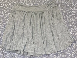 Damen-Minirock grau Strick Gap Plissee Größe Medium mit Taschen & Stretch - Bild 1 von 5