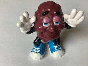 Figura de PVC de plástico The California Raisins 1987 Can’t Hear You zapatos de tenis azules. - Imagen 1 de 3