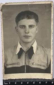 Zärtlich gutaussehender junger Mann attraktiver Kerl niedlicher Mann Gay Int altes Foto #4226 - Bild 1 von 3
