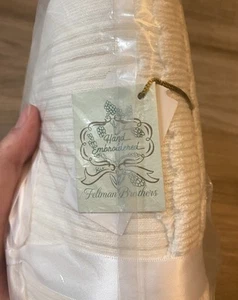 NWT Feltman Brothers Baby Blanket Ivory Scalloped Trim Knit 40" x 40" Unisex - Picture 1 of 7