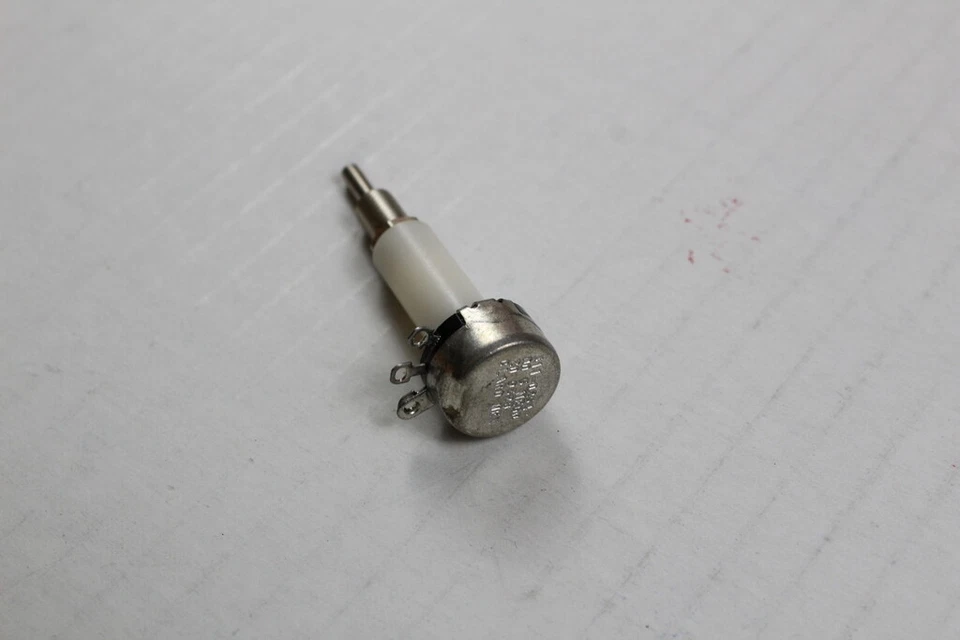 Tektronix 311-0254-00 5110 OSCILLOSCOPE FOCUS-POTENTIOMETER 5 MEG½ KNOB - Image 1 of 1