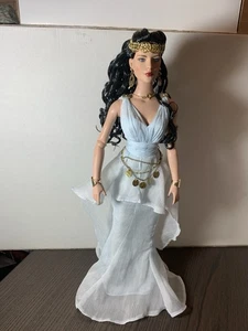 TONNER AMAZON PRINCESS EDIZIONE SPECIALE BAMBOLA VINILE 16" COMPLETA - Foto 1 di 9