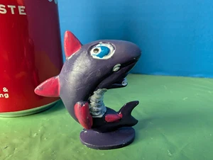 1990's 2001 Figure Yugioh Yu-Gi-Oh! Deepsea Shark Mini - Picture 1 of 4