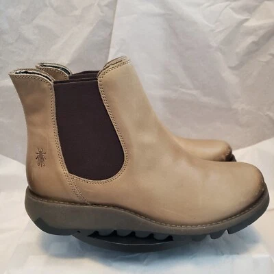 Bota de cuña Fly London para mujer Salv' Chelsea talla 10. US 41EU. Color Camello Foto 1 de 4