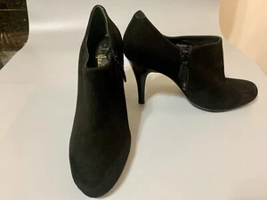 Cole Haan elegante schwarze Damen-Wildlederstiefel hoher Absatz kurzer Reißverschluss seitlicher Größe 9,5B - Bild 1 von 8