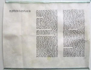 TORAH SCROLL FRAGMENT MANUSCRIPT VELLUM ANTIQUE BIBLE EXODUS 16:17-18:12 - Picture 1 of 4