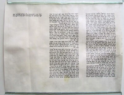TORAH SCROLL FRAGMENT MANUSCRIPT VELLUM ANTIQUE BIBLE EXODUS 16:17-18:12 - Image 1 of 4