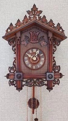 CLASSIC ANTIQUE BLACK FOREST RAILROAD STYLE CUCKOO CLOCK - Image 1 of 4