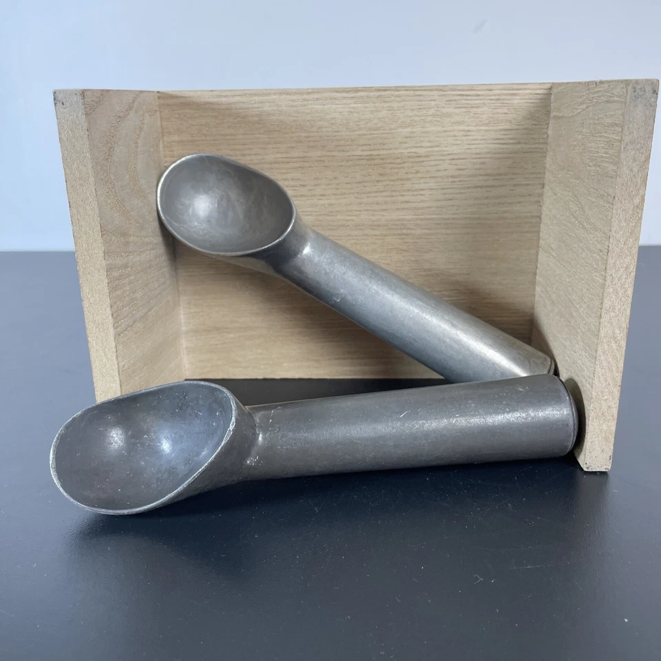 Cuchara de helado de aluminio anticongelante antiadherente Norpro más cuchara extra, 7 pulgadas Foto 1 de 4