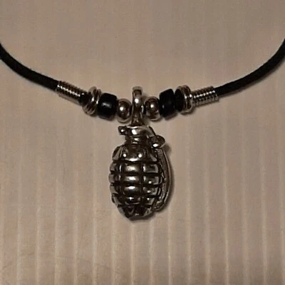 COLLAR COLGANTE GRANADA DE MANO Peltre Dije/CUERDA CON CUENTAS DE COLORES Foto 1 de 4