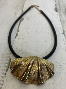 Vintage Gay Boyer Large Gold Tone Clam Shell Fashion Pendant 1.5” X 2.5” - Picture 1 of 9