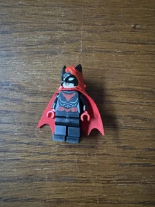 LEGO 76300 Batwoman MINIFIGURE from DC Batman Superheroes Arkham Asylum - Picture 1 of 2