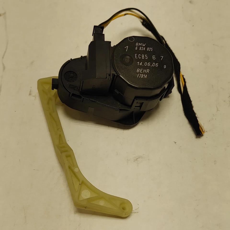 04-10 BMW X3 3.0SI AWD HEATER AC SERVO ACTUATOR 6 934 825 OEM - Image 1 of 4