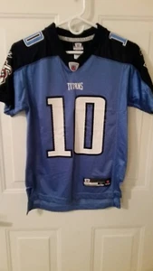 Vince Young 10 Titans On Field M Jersey Youth Size 10-12 - Picture 1 of 1