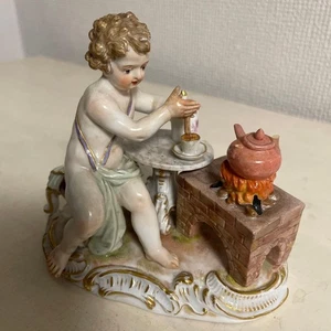 Antica statuina porcellana Meissen angeli che fanno cioccolate calde fuoco - Foto 1 di 15