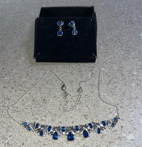 H296~ Avon Blue Deco Necklace & Earrings Gift Set NEW - Picture 1 of 7
