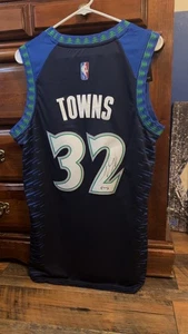Karl-Anthony Towns Signed Jersey (PSA) - Picture 1 of 7