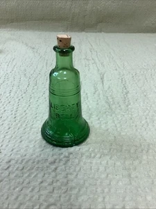 Vintage Wheaton grüne Glas Liberty Bell Flasche mit Korken - 3" - Bild 1 von 4