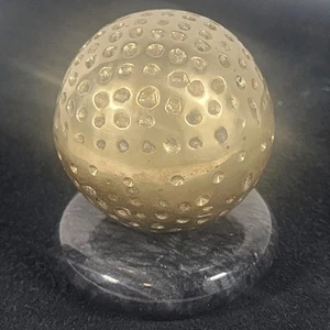 Fermacarte pallina da golf ottone vintage su base marmo nero ventilatore sportivo larghezza 3" - Foto 1 di 6