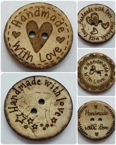 COCO NATURAL HECHO A MANO CON BOTONES DE AMOR - 30mm, CORAZÓN, ESTRELLA, MADERA, REINO UNIDO - Imagen 1 de 17