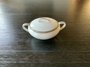 Noritake China Silverdale ovale Zuckerdose mit Deckel Silberrand (5594) 7" x 5" - Bild 1 von 5