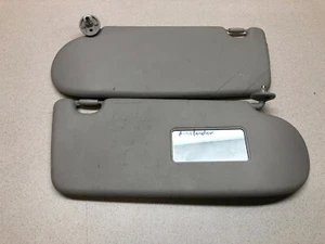 2002-2005 Land Rover Freelander visera de sol RH LH sombra fabricante de equipos originales parasoles de fábrica - Imagen 1 de 2