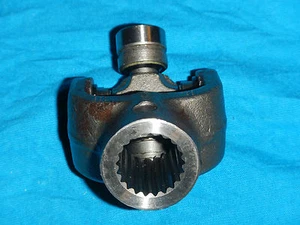 DRIVE SHAFT U-JOINT YOKE 1987-1998 YFM 350 400 600 KODIAK BIG BEAR GRIZZLY - Picture 1 of 5