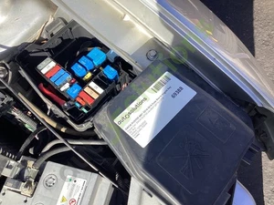 DACIA DUSTER MK1 2014-2016 Fuse Box In Engine Bay - Picture 1 of 7